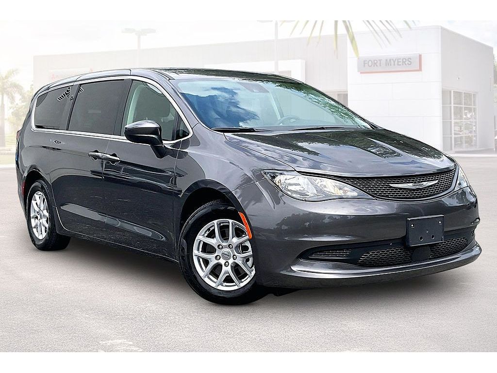 2023 Chrysler Voyager LX