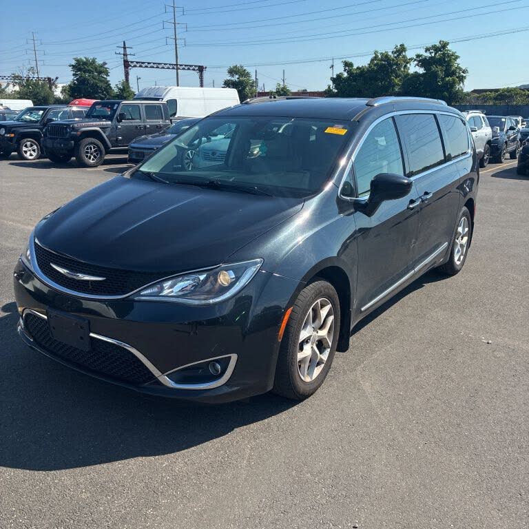 2017 Chrysler Pacifica Touring-L Plus
