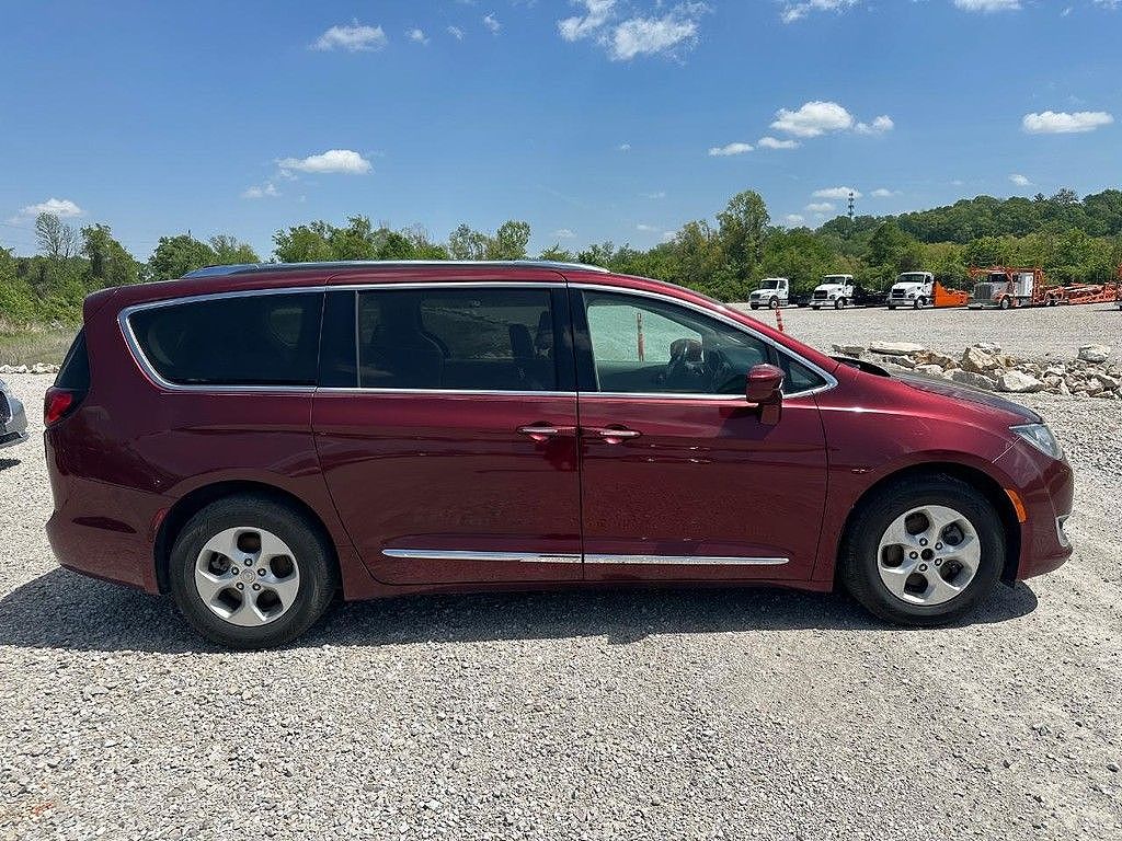 2017 Chrysler Pacifica Touring-L Plus
