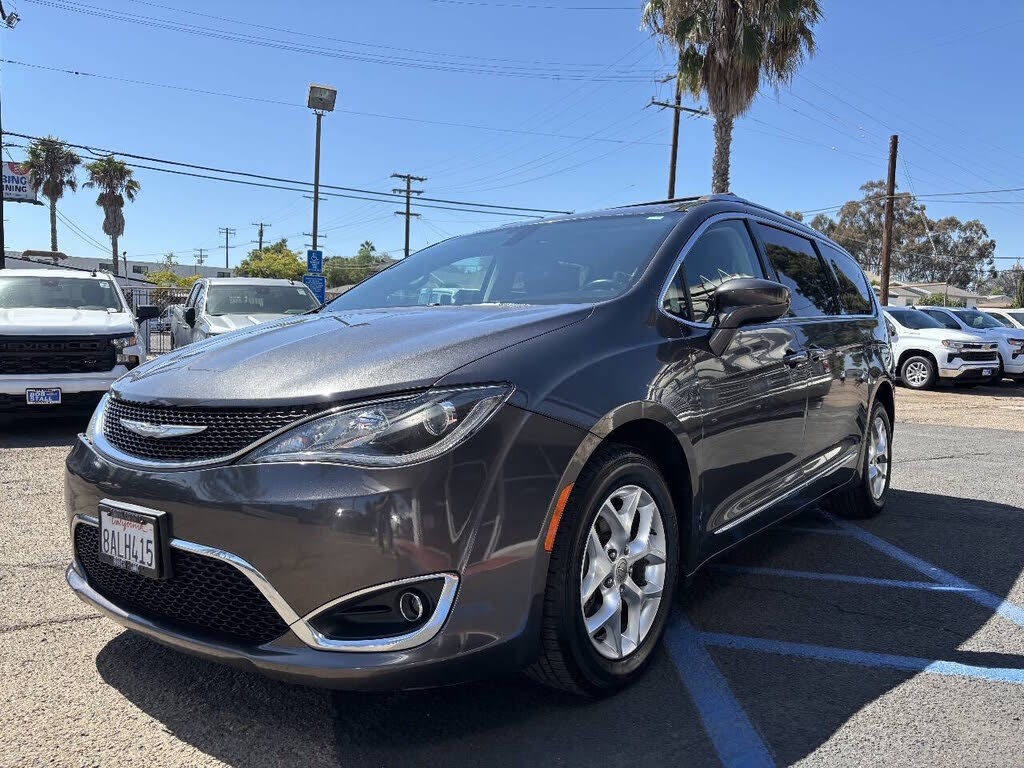 2017 Chrysler Pacifica Touring-L Plus