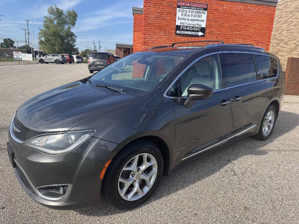 2017 Chrysler Pacifica Touring-L Plus