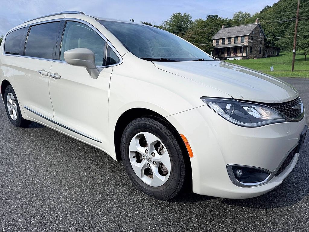 2017 Chrysler Pacifica Touring-L Plus