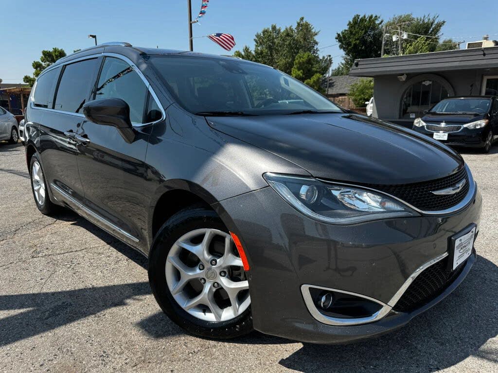 2017 Chrysler Pacifica Touring-L Plus