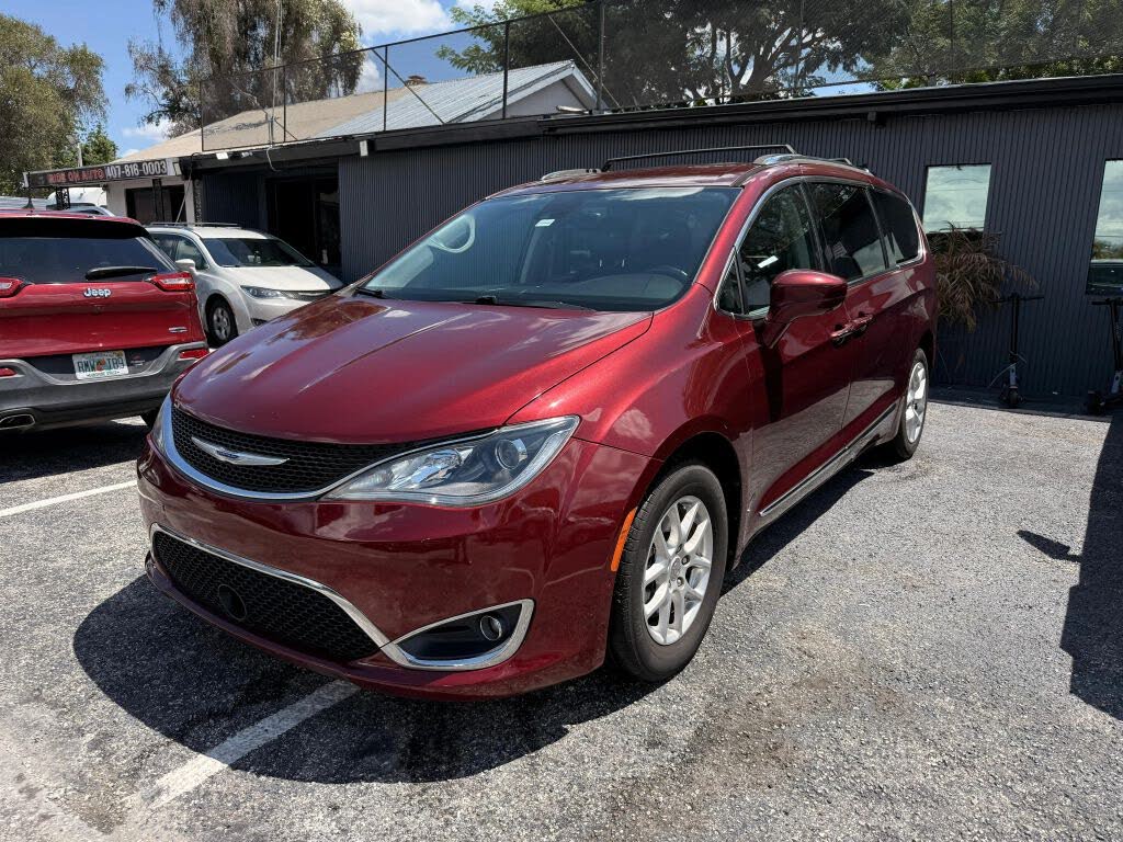 2017 Chrysler Pacifica Touring-L Plus