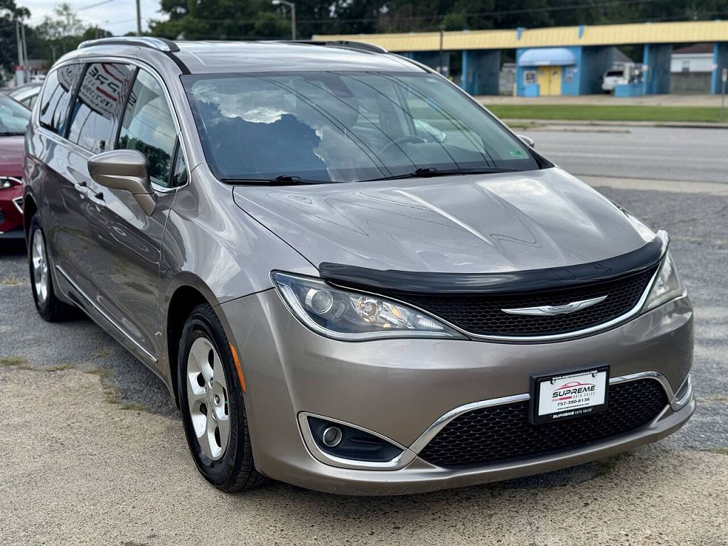 2017 Chrysler Pacifica Touring-L Plus