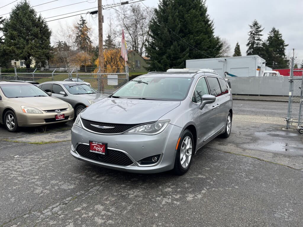 2017 Chrysler Pacifica Touring-L Plus