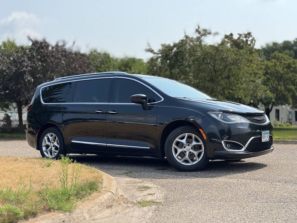 2017 Chrysler Pacifica Touring-L Plus