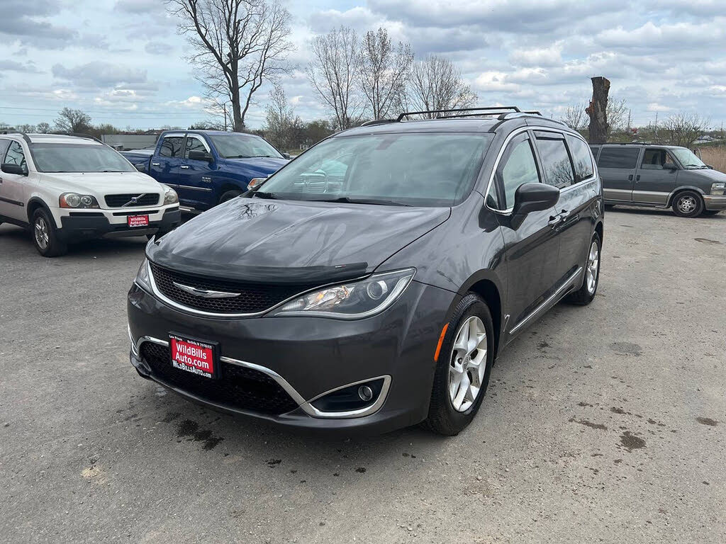 2017 Chrysler Pacifica Touring-L Plus