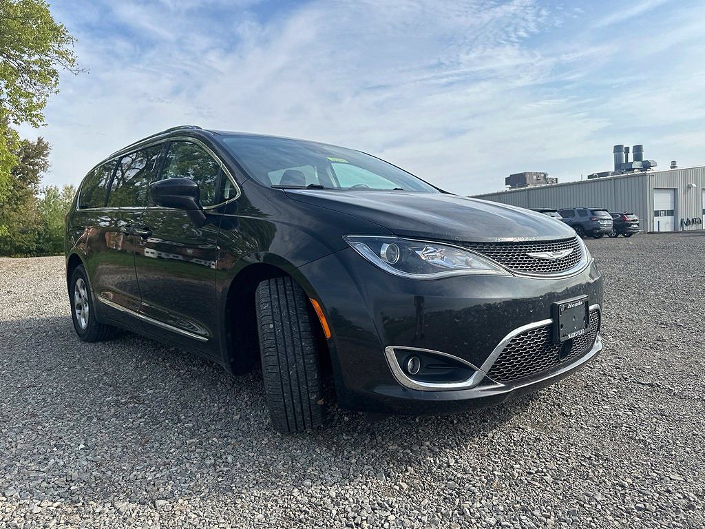 2017 Chrysler Pacifica Touring-L Plus