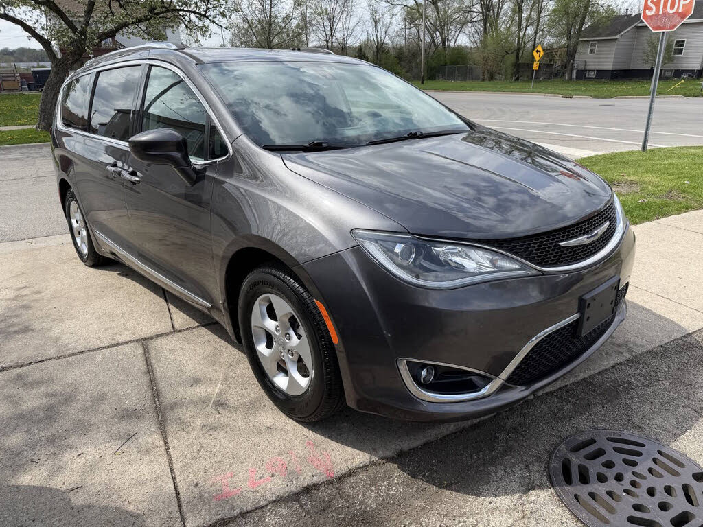 2017 Chrysler Pacifica Touring-L Plus