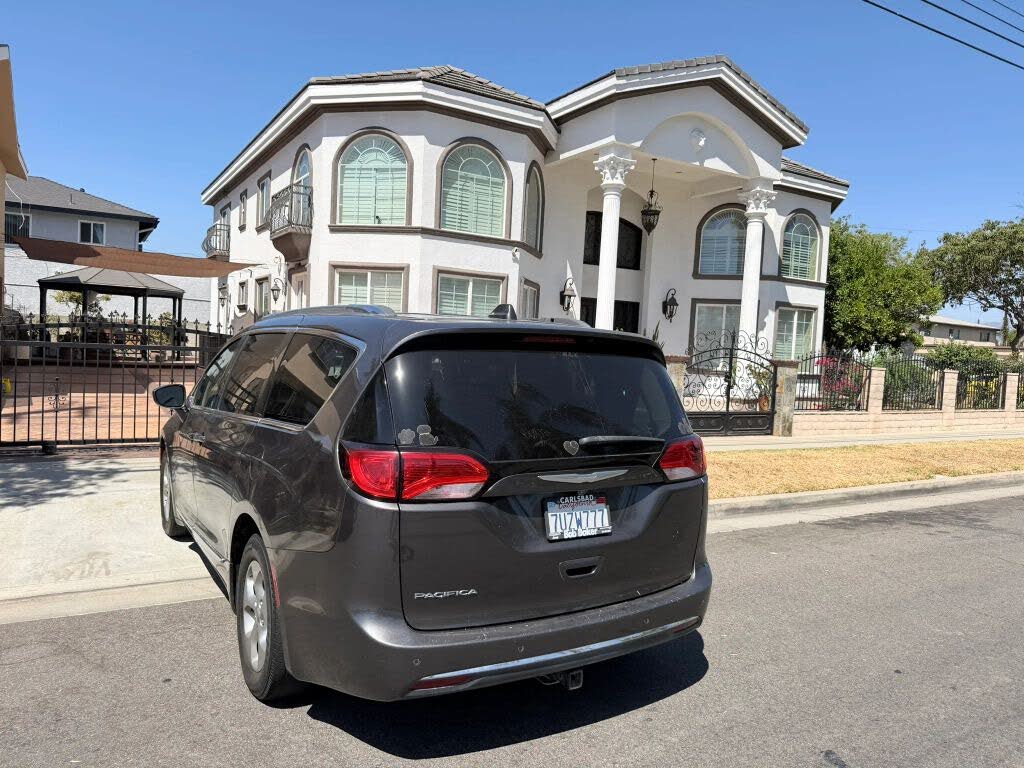 2017 Chrysler Pacifica Touring-L Plus