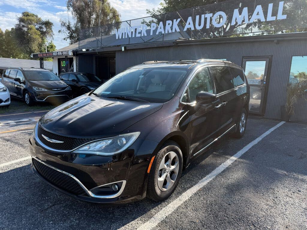 2017 Chrysler Pacifica Touring-L Plus