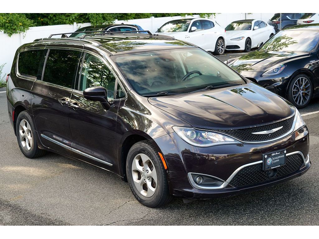2017 Chrysler Pacifica Touring-L Plus