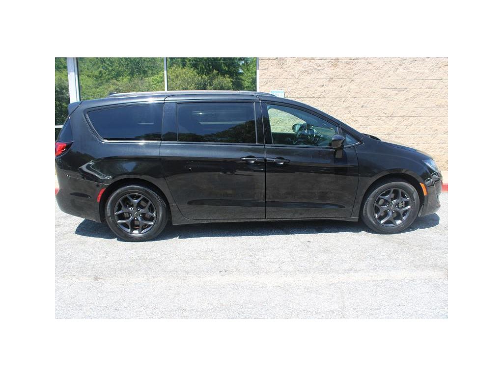 2018 Chrysler Pacifica Touring L Plus