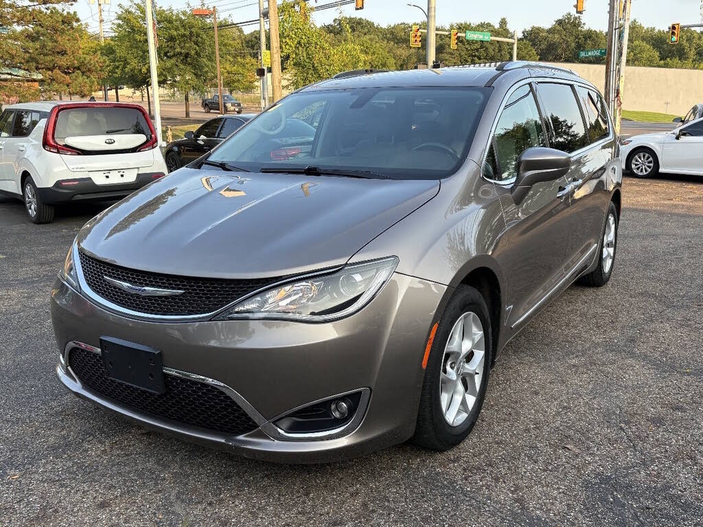 2017 Chrysler Pacifica Touring-L Plus