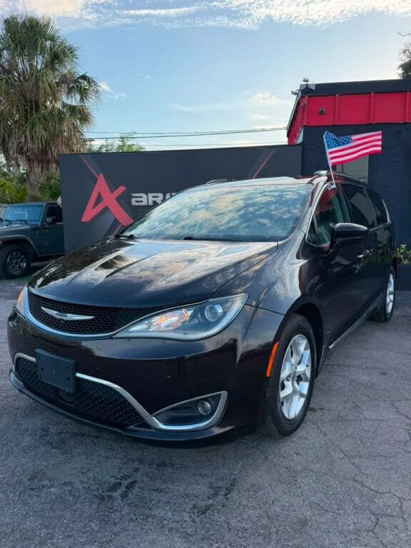 2017 Chrysler Pacifica Touring-L Plus