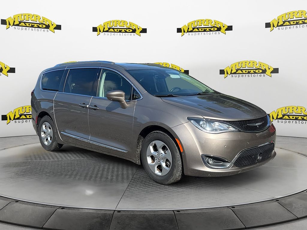 2017 Chrysler Pacifica Touring-L Plus