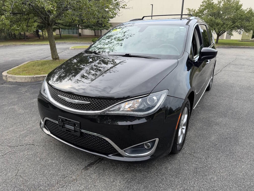 2017 Chrysler Pacifica Touring-L Plus