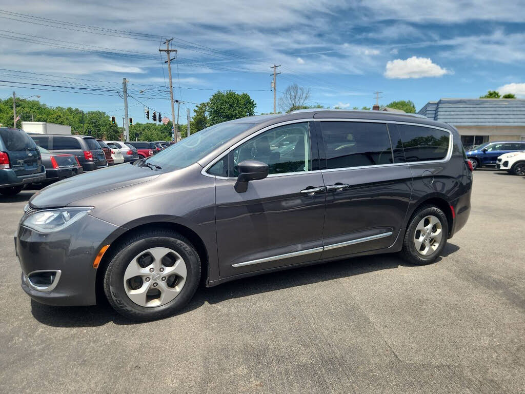 2017 Chrysler Pacifica Touring-L Plus