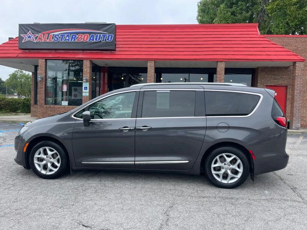2017 Chrysler Pacifica Touring-L Plus
