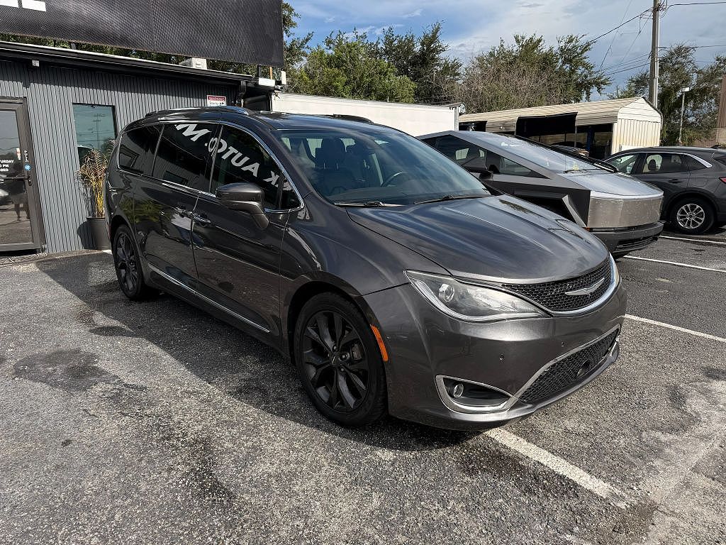 2017 Chrysler Pacifica Touring-L Plus