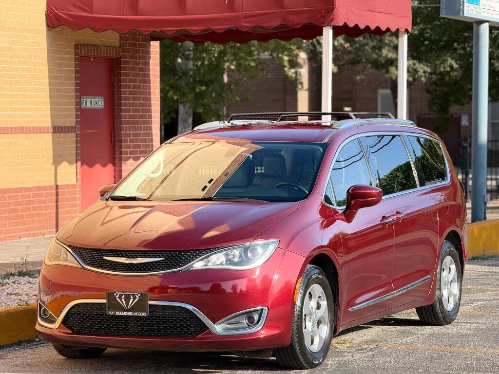2017 Chrysler Pacifica Touring-L Plus