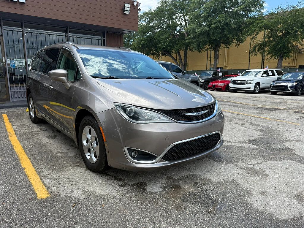 2017 Chrysler Pacifica Touring-L Plus