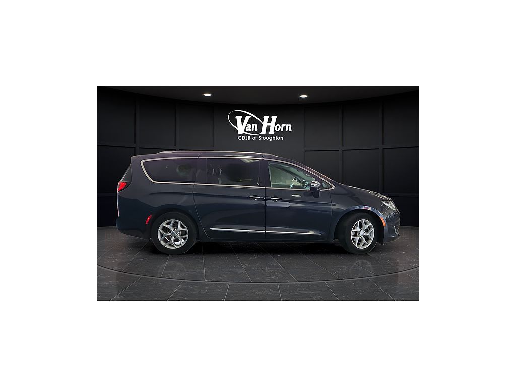 2020 Chrysler Pacifica Red S