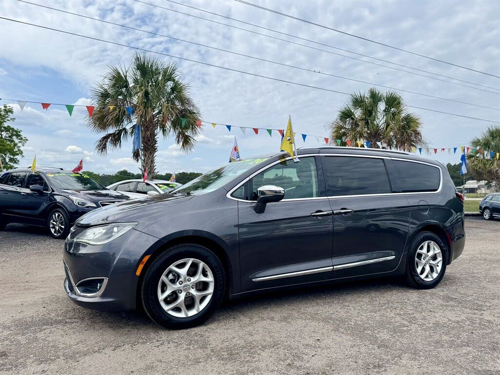 2020 Chrysler Pacifica Red S