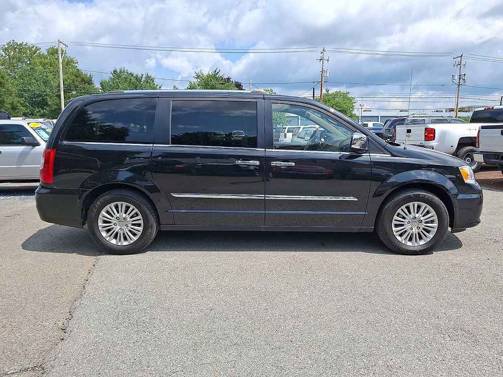 2015 Chrysler Town & Country Limited Platinum