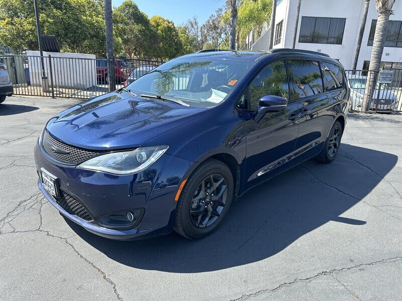 2020 Chrysler Pacifica Red S