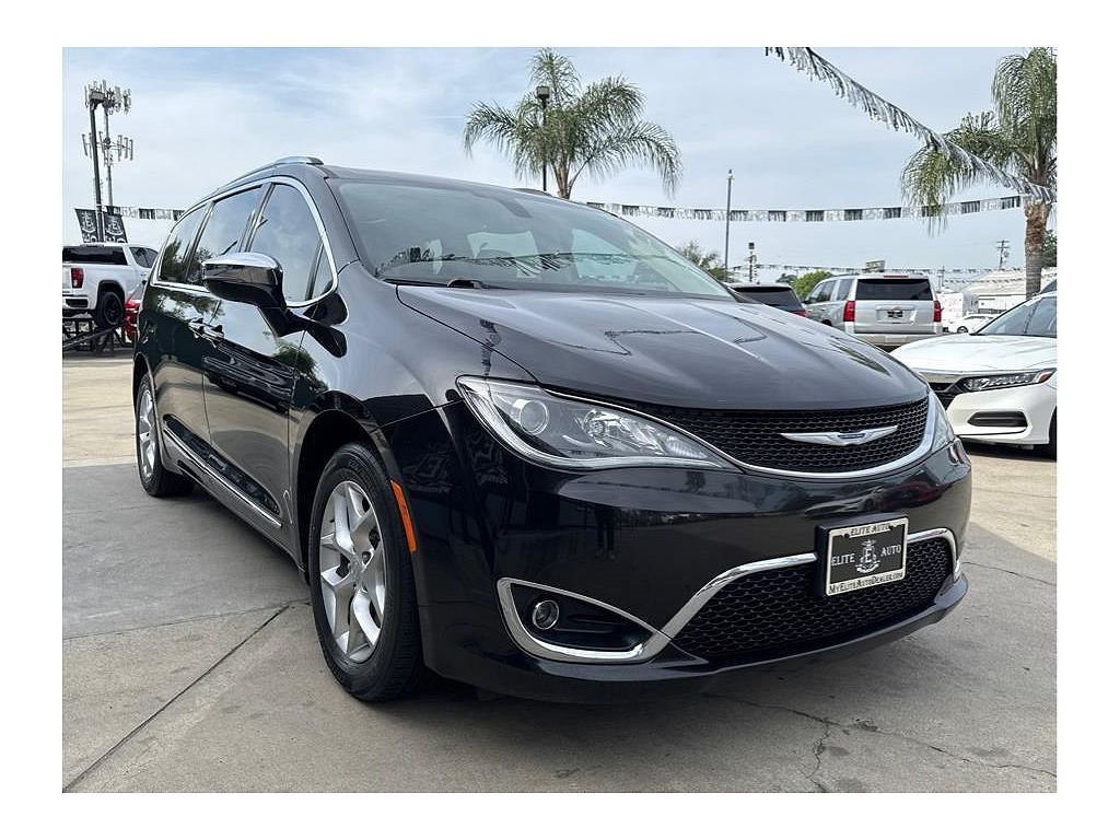2020 Chrysler Pacifica Red S