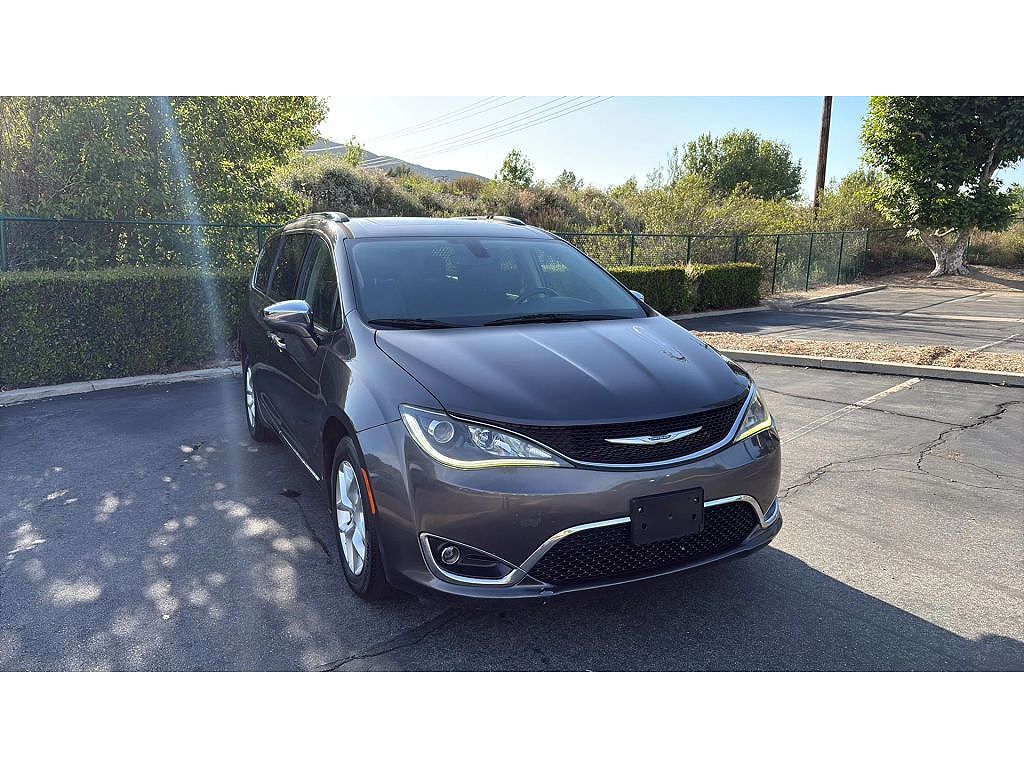 2020 Chrysler Pacifica Red S