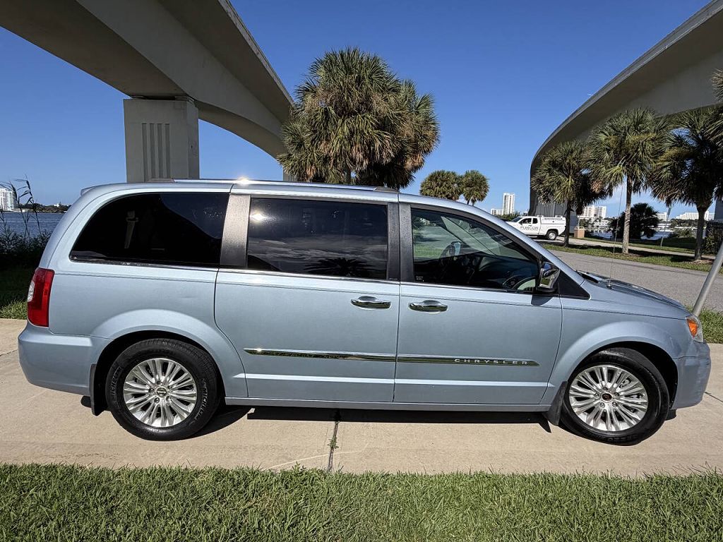 2012 Chrysler Town & Country Limited