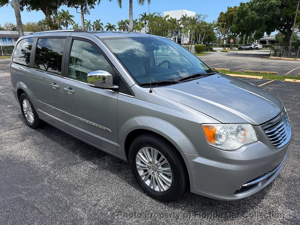 2013 Chrysler Town and Country Limited