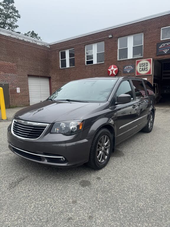 2016 Chrysler Town and Country S