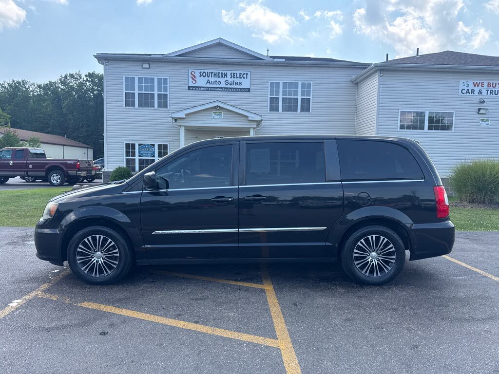 2014 Chrysler Town & Country S