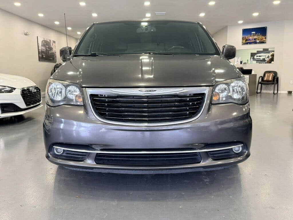 2015 Chrysler Town & Country S