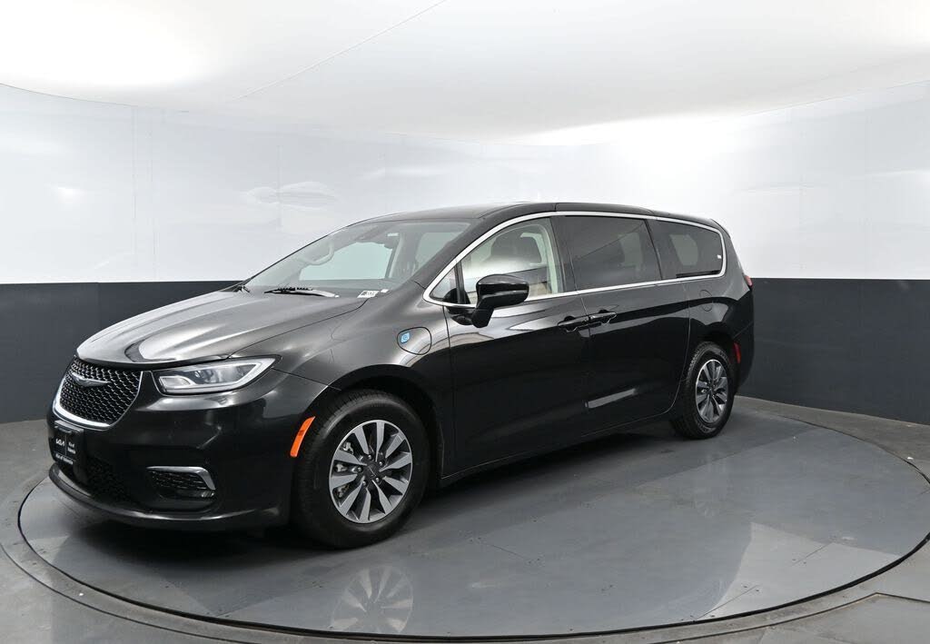 2023 Chrysler Pacifica Plug-In Hybrid Hybrid Touring L