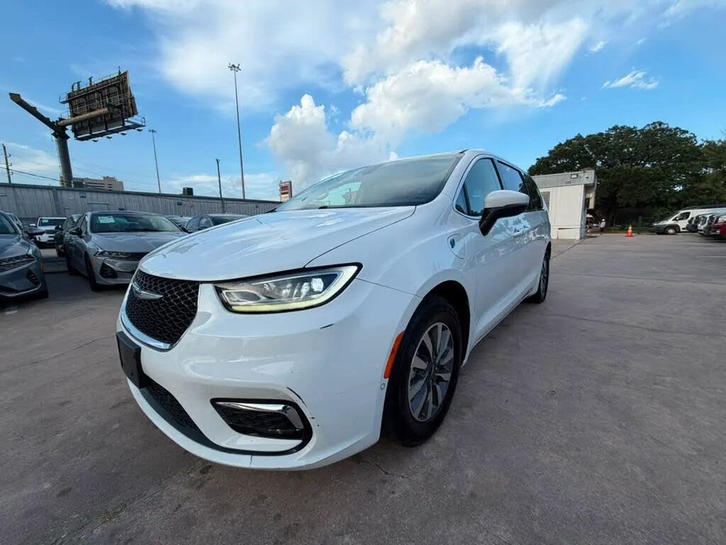 2023 Chrysler Pacifica Plug-In Hybrid Hybrid Touring L