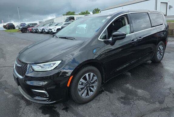 2023 Chrysler Pacifica Plug-In Hybrid Hybrid Touring L