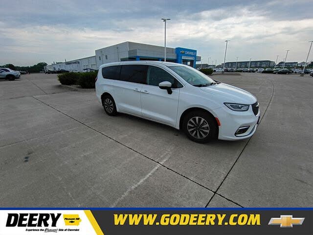 2023 Chrysler Pacifica Plug-In Hybrid Hybrid Touring L