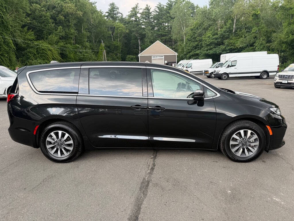 2023 Chrysler Pacifica Plug-In Hybrid Hybrid Touring L