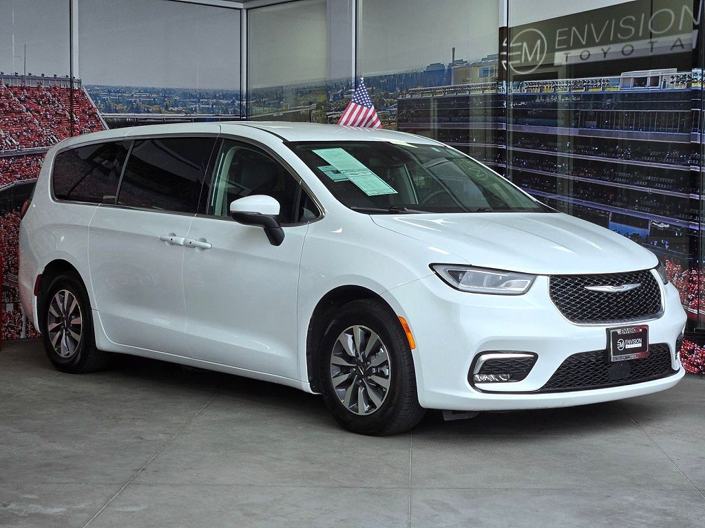 2023 Chrysler Pacifica Plug-In Hybrid Touring L