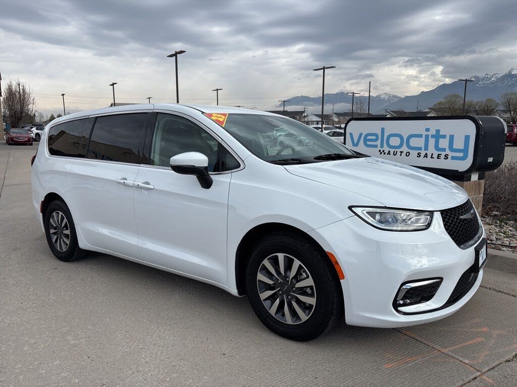 2023 Chrysler Pacifica Plug-In Hybrid Hybrid Touring L