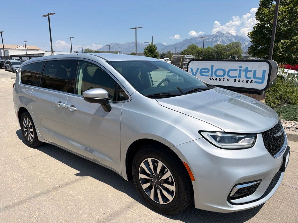 2023 Chrysler Pacifica Plug-In Hybrid Hybrid Touring L