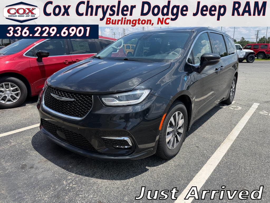 2023 Chrysler Pacifica Plug-In Hybrid Hybrid Touring L