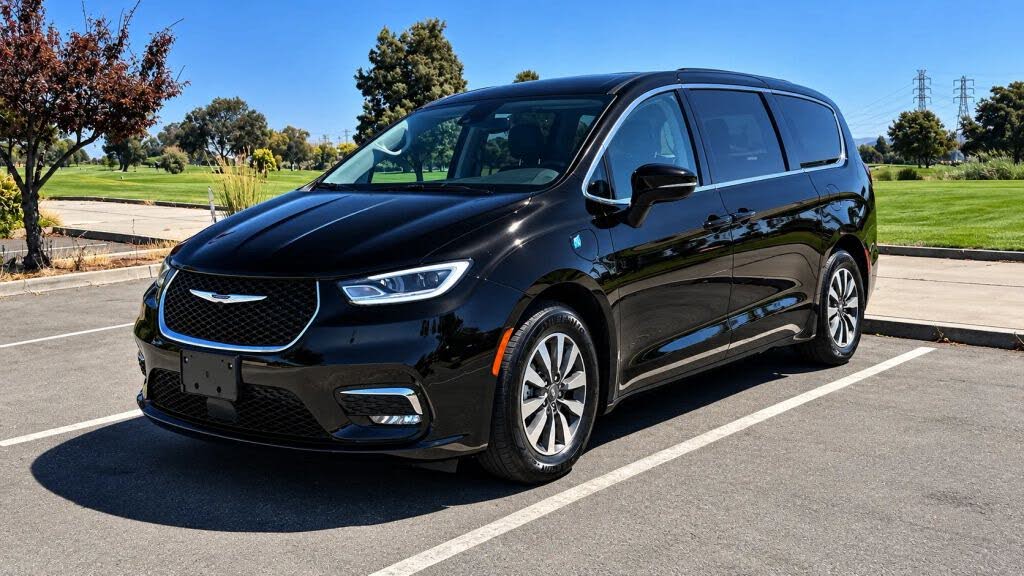 2023 Chrysler Pacifica Plug-In Hybrid Hybrid Touring L