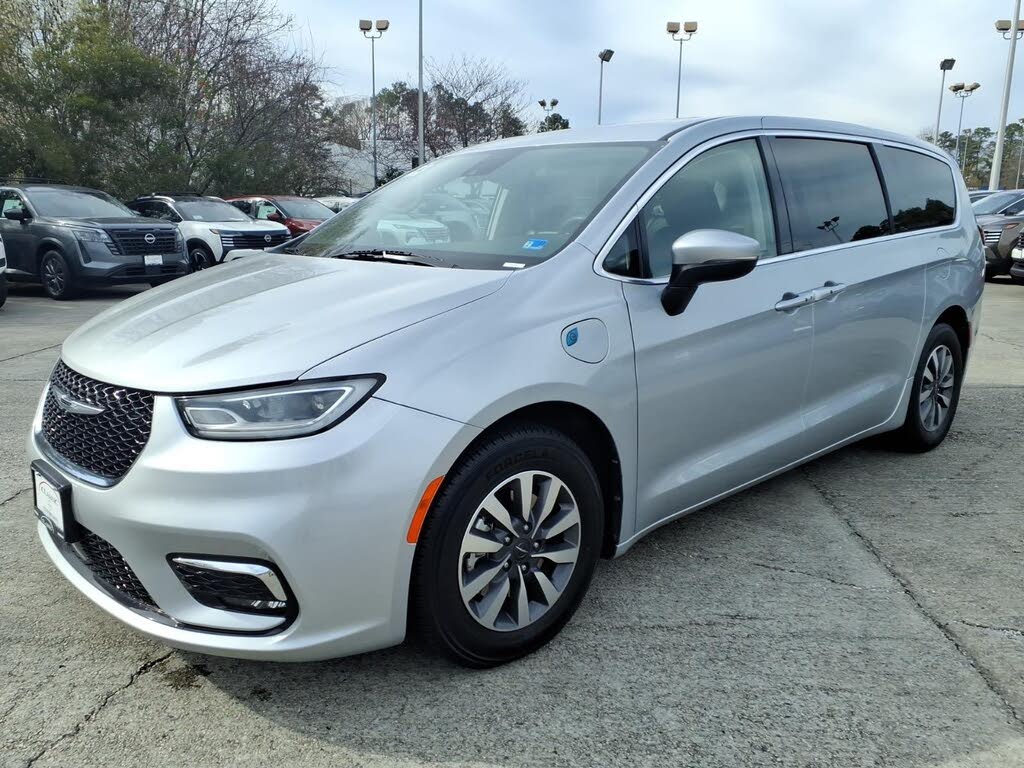 2023 Chrysler Pacifica Plug-In Hybrid Hybrid Touring L