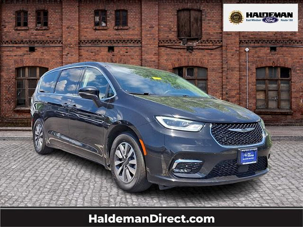 2023 Chrysler Pacifica Plug-In Hybrid Hybrid Touring L